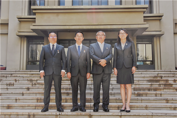 校領(lǐng)導(dǎo)班子 校領(lǐng)導(dǎo)班子