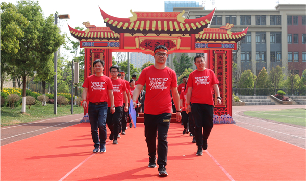 中考誓師大會(huì)教師給學(xué)生加油助威 中考誓師大會(huì)教師給學(xué)生加油助威