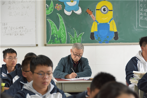 師大附中原校長(zhǎng)進(jìn)班聽課 師大附中原校長(zhǎng)進(jìn)班聽課