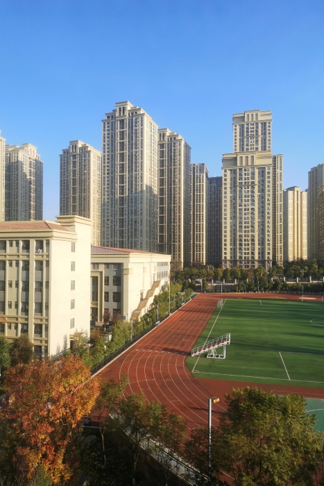 學校宿舍和操場