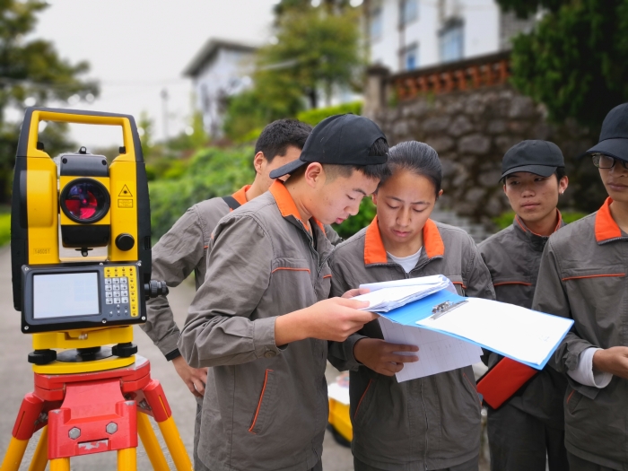 校內(nèi)開展測量實訓(xùn)