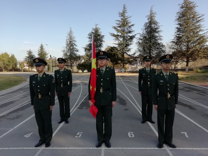 軍事愛好者協(xié)會每周一升旗儀式