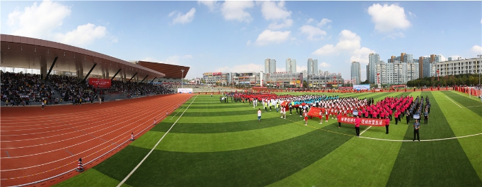 學(xué)校田徑場(chǎng)