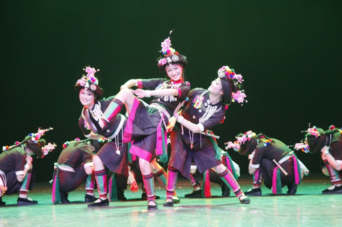 原創(chuàng)劇目《窩羅謠》_副本