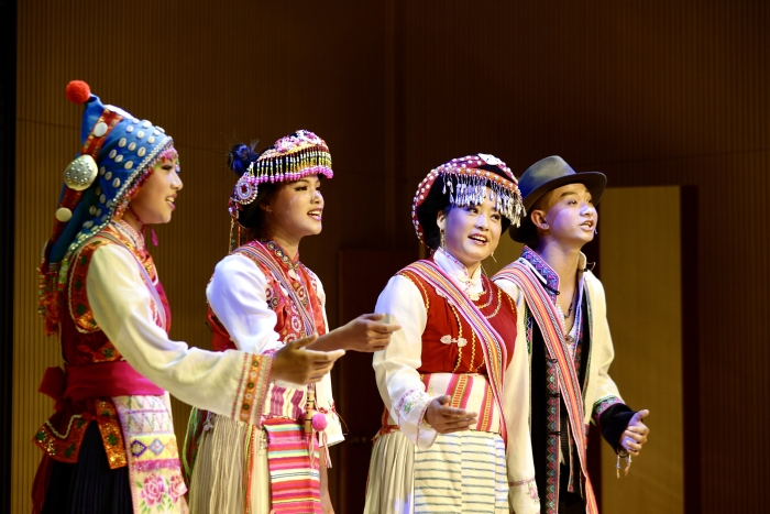 少數(shù)民族非物質(zhì)文化遺產(chǎn)演出_副本 少數(shù)民族非物質(zhì)文化遺產(chǎn)演出_副本