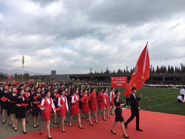 綜合藝術(shù)學院軍訓風采 綜合藝術(shù)學院軍訓風采