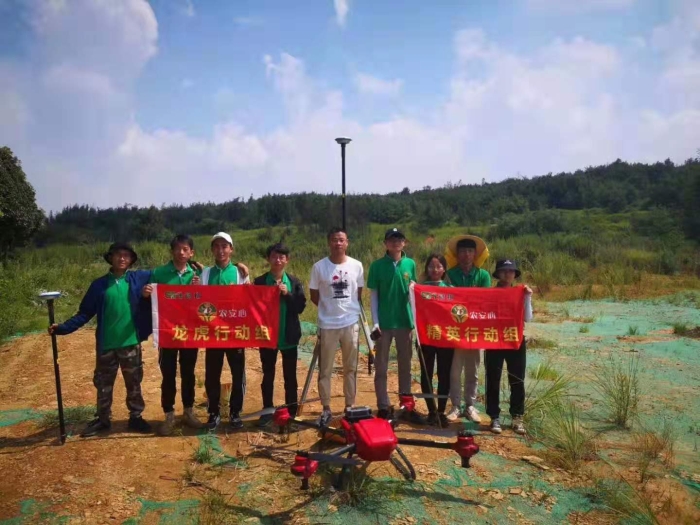 學(xué)生進(jìn)行實(shí)習(xí)實(shí)訓(xùn)(二) 學(xué)生進(jìn)行實(shí)習(xí)實(shí)訓(xùn)(二)