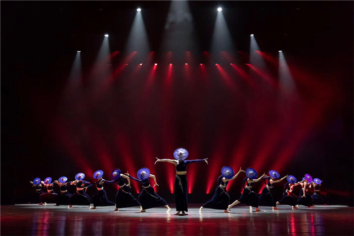 2 我校原創(chuàng)舞蹈《陶醉了》入圍中國舞蹈“荷花獎”決賽