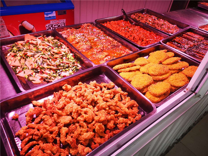 食堂菜品豐富，色美味香