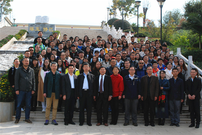 昆三中本部領(lǐng)導(dǎo)及骨干教師來我校指導(dǎo)交流