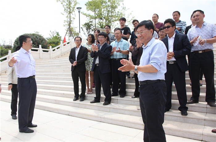 昆三中教育集團(tuán)總校長魏明遜來校指導(dǎo)