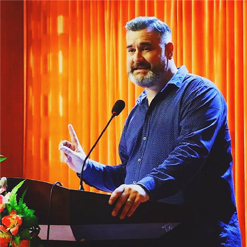 中加班校長Basil先生