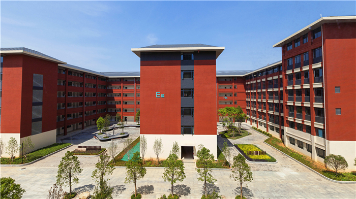 2-明朗開(kāi)闊的教學(xué)樓_副本