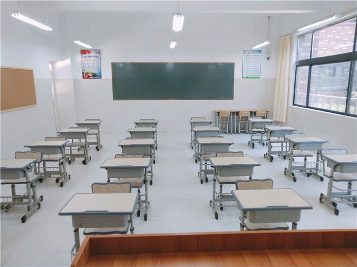 教室 (2) 教室 (2)