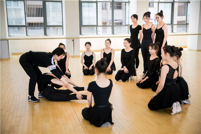 藝術(shù)殿堂 (1) 藝術(shù)殿堂 (1)