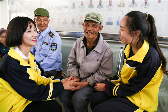 敬老院慰問活動(dòng)02