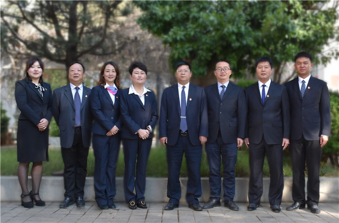 昆十二中學(xué)校領(lǐng)導(dǎo)集體照