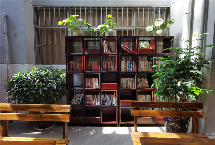 餐廳開放式圖書角2