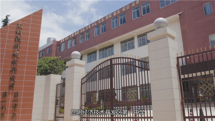 學(xué)校正門(mén) 學(xué)校正門(mén)