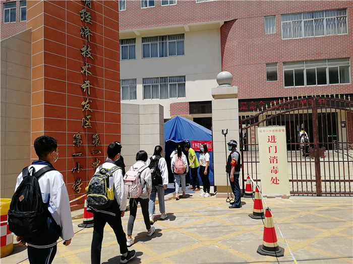 學(xué)生有序上學(xué)3