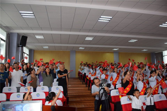 教師團(tuán)隊(duì)圖5 教師團(tuán)隊(duì)圖5