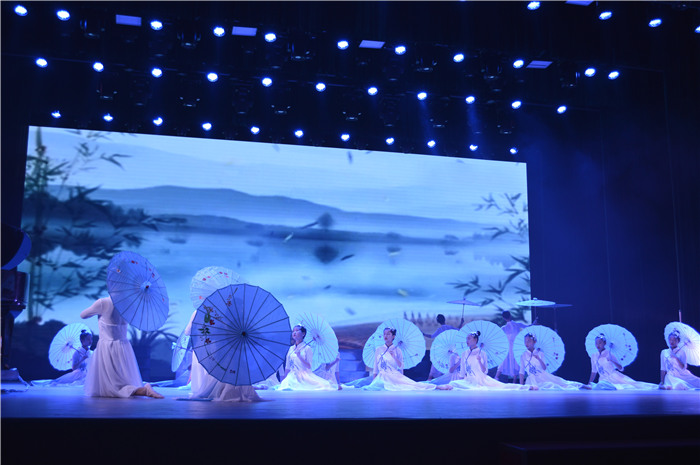 6-6-1 藝術節(jié)學校舞蹈隊表演 6-6-1 藝術節(jié)學校舞蹈隊表演