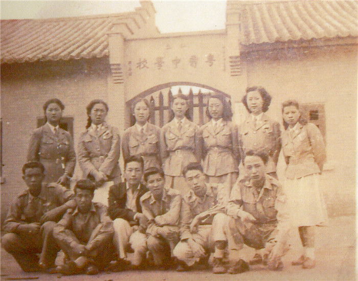 建校初期校門(mén)照片