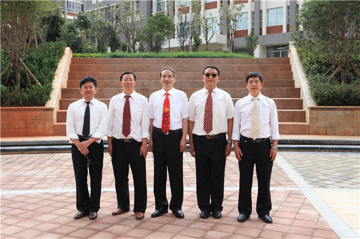 學校領(lǐng)導班子