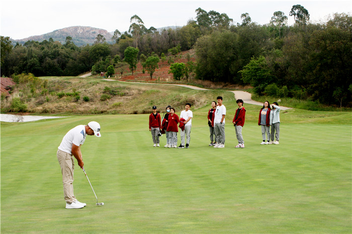 高中部社會(huì)實(shí)踐課程-高爾夫1
