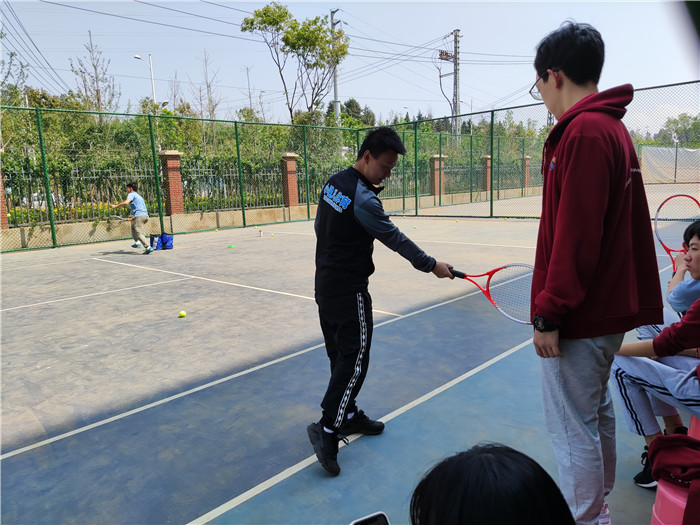 高中部社會(huì)實(shí)踐課程-網(wǎng)球