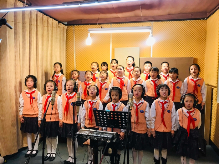 經(jīng)典流傳 高唱校歌