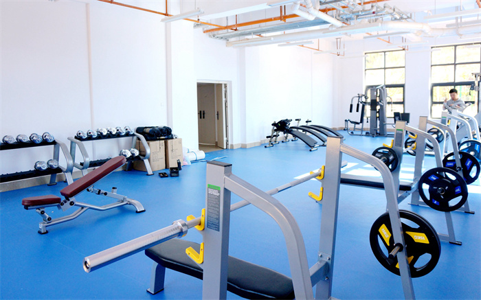 14學校健身房