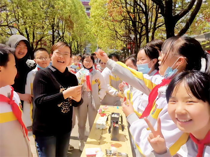 水滴公益社義賣現(xiàn)場(chǎng)_副本 水滴公益社義賣現(xiàn)場(chǎng)_副本