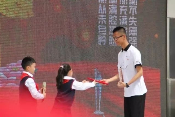 2017年4月云大附中星耀學校第一屆“青春榜樣”頒獎”品學兼優(yōu)獎“2017屆高三理5班蔣瑞杰