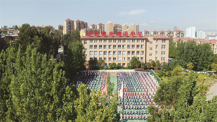 籃球場(chǎng)和網(wǎng)球場(chǎng) 籃球場(chǎng)和網(wǎng)球場(chǎng)