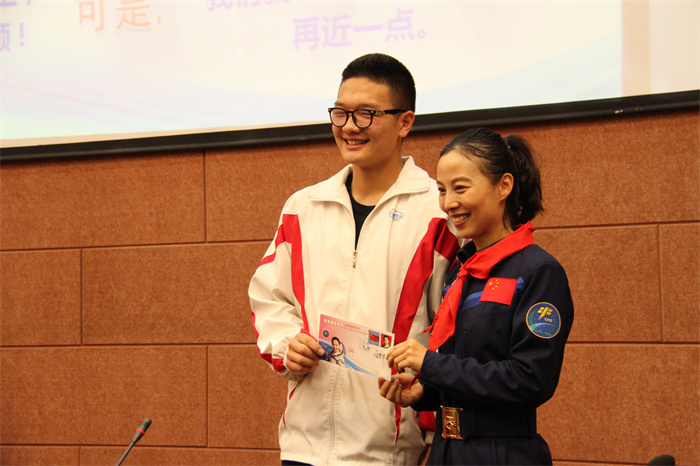 英雄航天員王亞平到我校