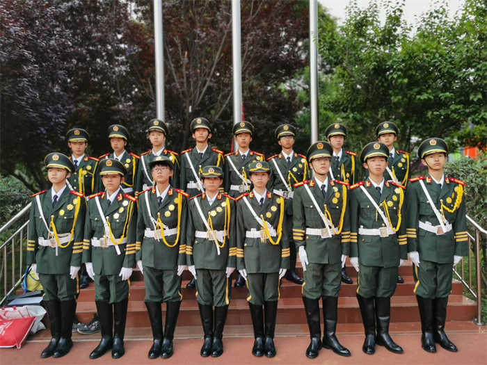 龍泉育才學(xué)校國旗班