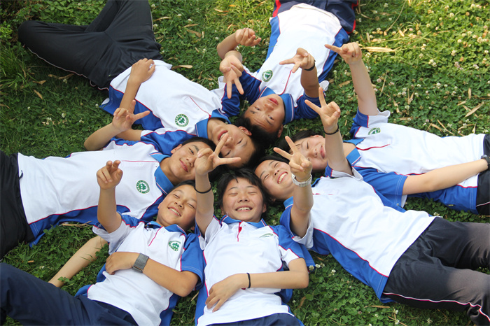 同學(xué)親如兄弟姐妹 同學(xué)親如兄弟姐妹