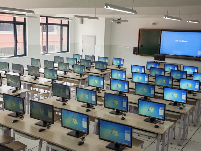 9 計算機(jī)教室