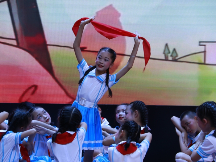 話劇社團以作品《致敬紅領巾》獲昆明市中華經典誦寫講大賽“經典誦讀”大賽小學組比賽一等獎