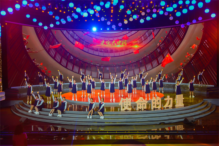 學(xué)校合唱團(tuán)參與拍攝張桂梅思政大課堂節(jié)目