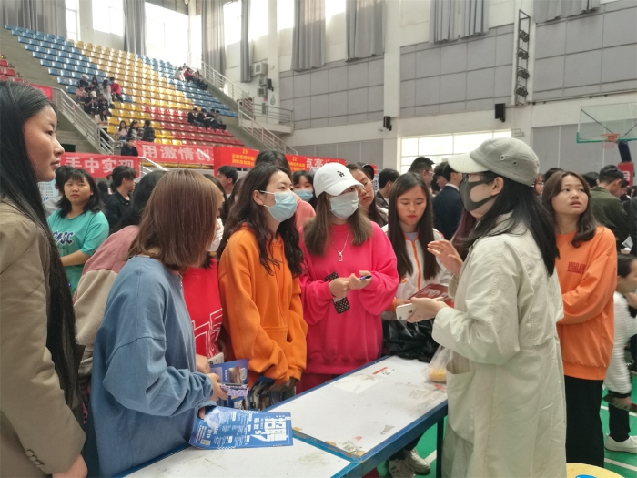 就業(yè)雙選會(huì)——招聘一角1