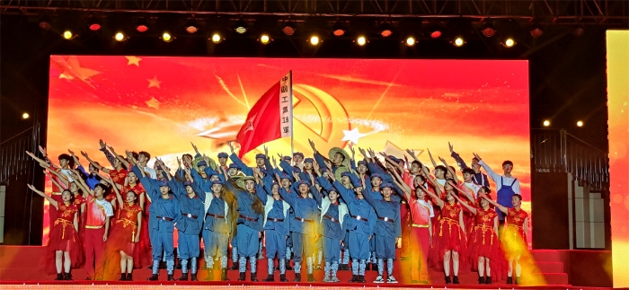 昆明鐵道職業(yè)技術(shù)學(xué)院舉行“百年征程鑄輝煌 砥礪奮進(jìn)開新局”慶祝中國共產(chǎn)黨成立100周年文藝晚會