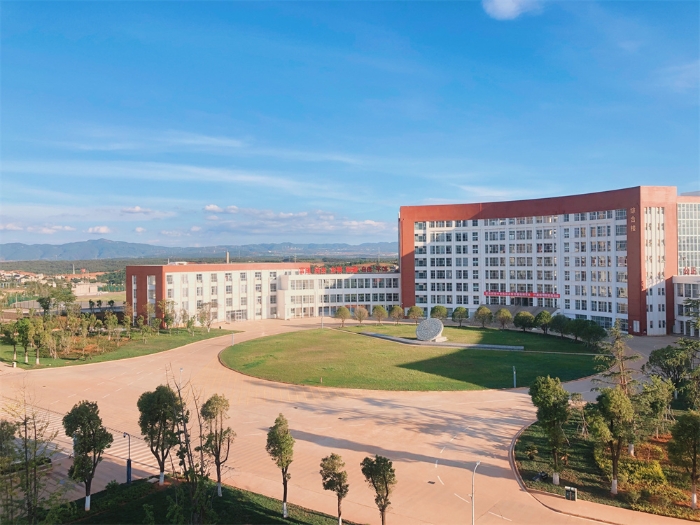 021922班李思語《走近昆幼》