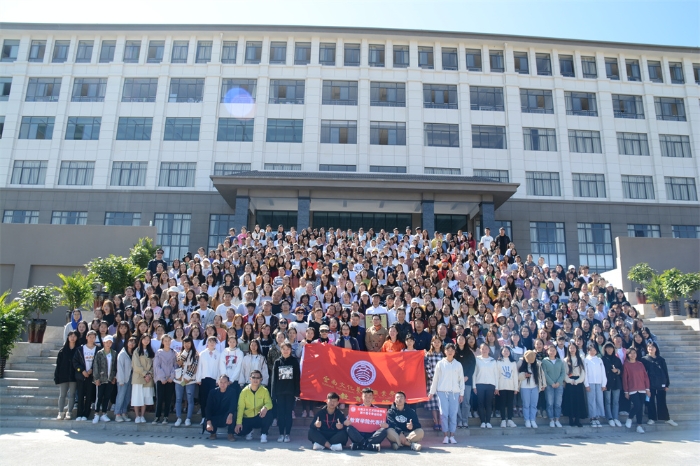 教育學(xué)院師生合影