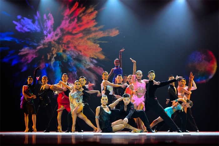 國際標準舞群舞—《追逐》劇照