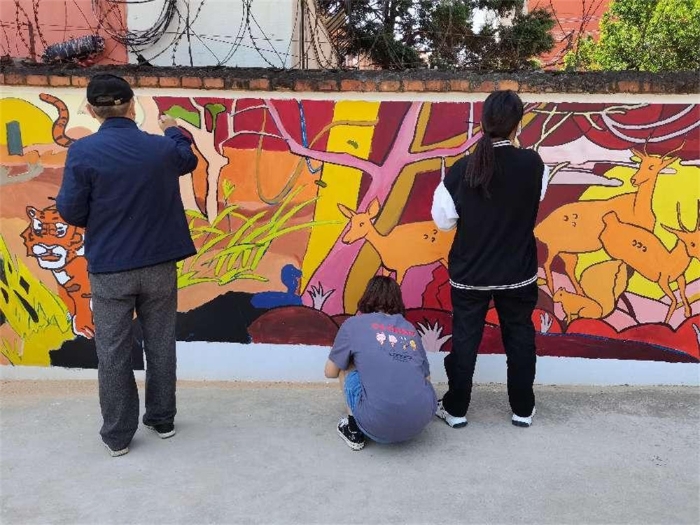 設(shè)計(jì)與傳媒學(xué)院“美化校園、墻畫創(chuàng)作”活動1