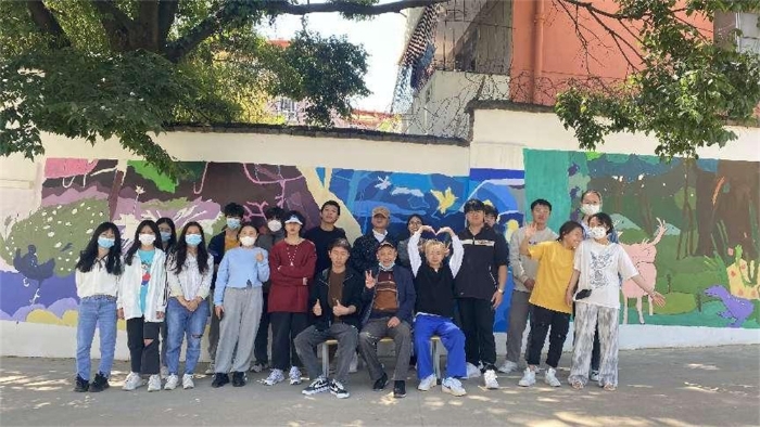 設(shè)計(jì)與傳媒學(xué)院“美化校園、墻畫創(chuàng)作”活動2