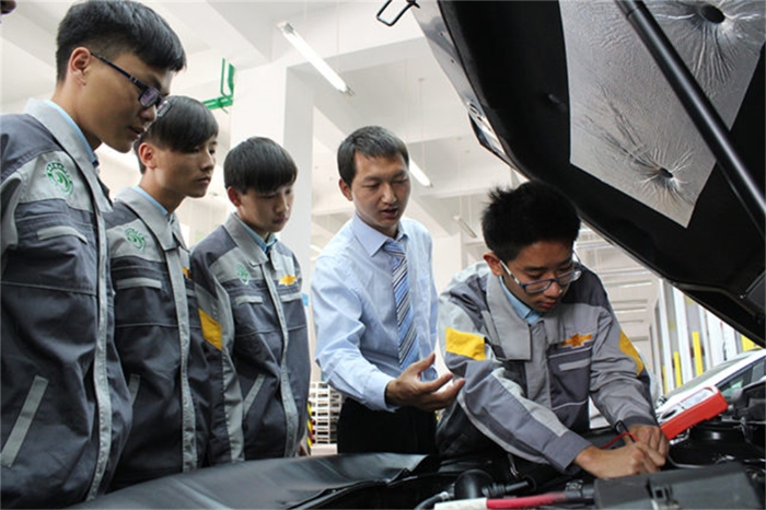 3、轎車電工維修【預(yù)備技師】