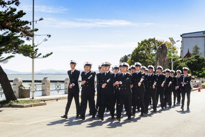 航運學(xué)子——半軍事化管理